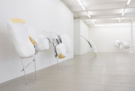 Nairy Baghramian, Scruff of the Neck (Installation View)