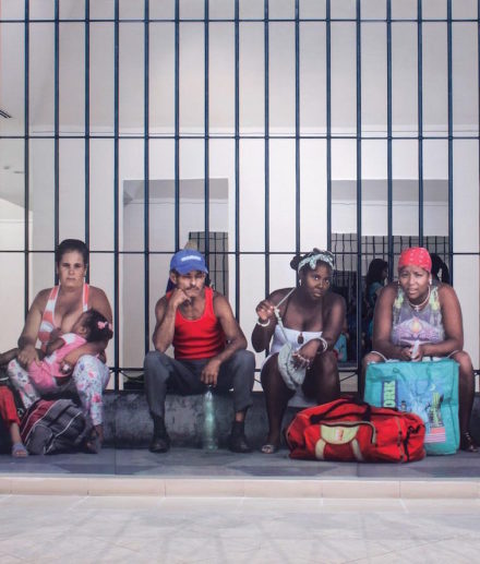 Michelangelo Pistoletto, La Habana, persone in attesa, detail (2015), via Galleria Continua