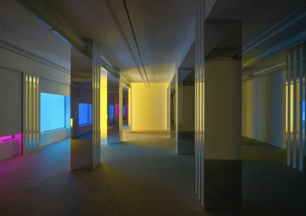 Daniel Buren & Philippe Parreno, Simultanément, travaux in situ et en mouvement (Installation view), Galerie Kamel Mennour